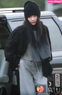 Ningning (æspa [ ningning-aespa ] - Give me your magical kisses all over my body at night, write me a DM