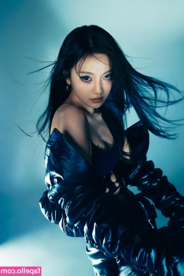 Ningning (æspa [ ningning-aespa ] - After shower and I m still wet  what can I do