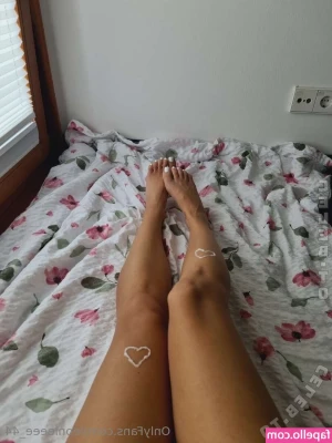 Lara.uth [ lara-uth ] - Something about filming a ball busting JOI custom really leaves me