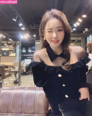 Kim So Hee [ kim-so-hee ] - When the Christmas content just keeps getting better 🥳🥰