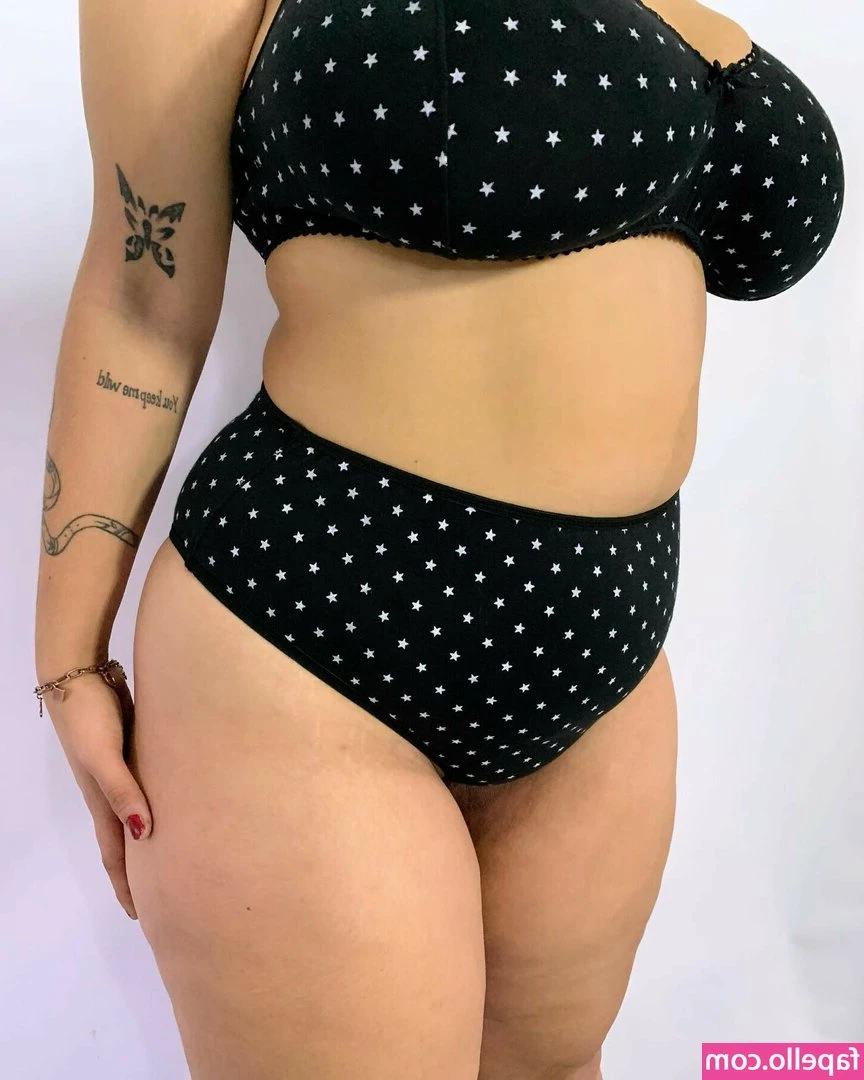 Camila Leguizamon [ camila-leguizamon ] - Boo 👻