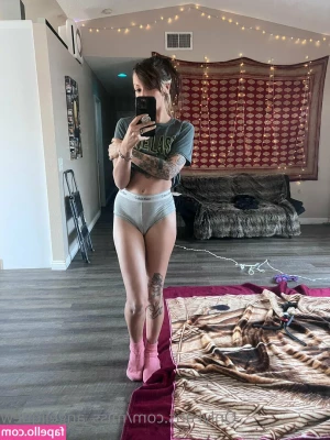 Miss_angeliquew [ miss-angeliquew ] - I finally strip it all off 🙈 my first full nude video. if you want