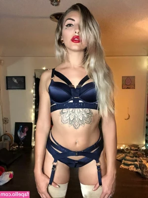Miss_angeliquew [ miss-angeliquew ] - Morning Happy Sexy Saturday 😘