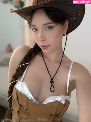 Kate Kuray [ kate-kuray ] - what's for lunch today???