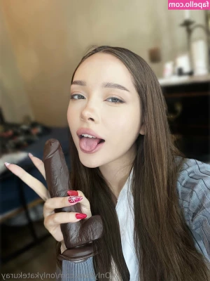 Kate Kuray [ kate-kuray ] - I’m online and my pussy is wet and ready should I make a new video