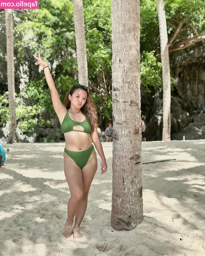 Nicole Crisostomo [ nicole-crisostomo ] - "Mommy how big is it" lol use your natural ruler and if you gag