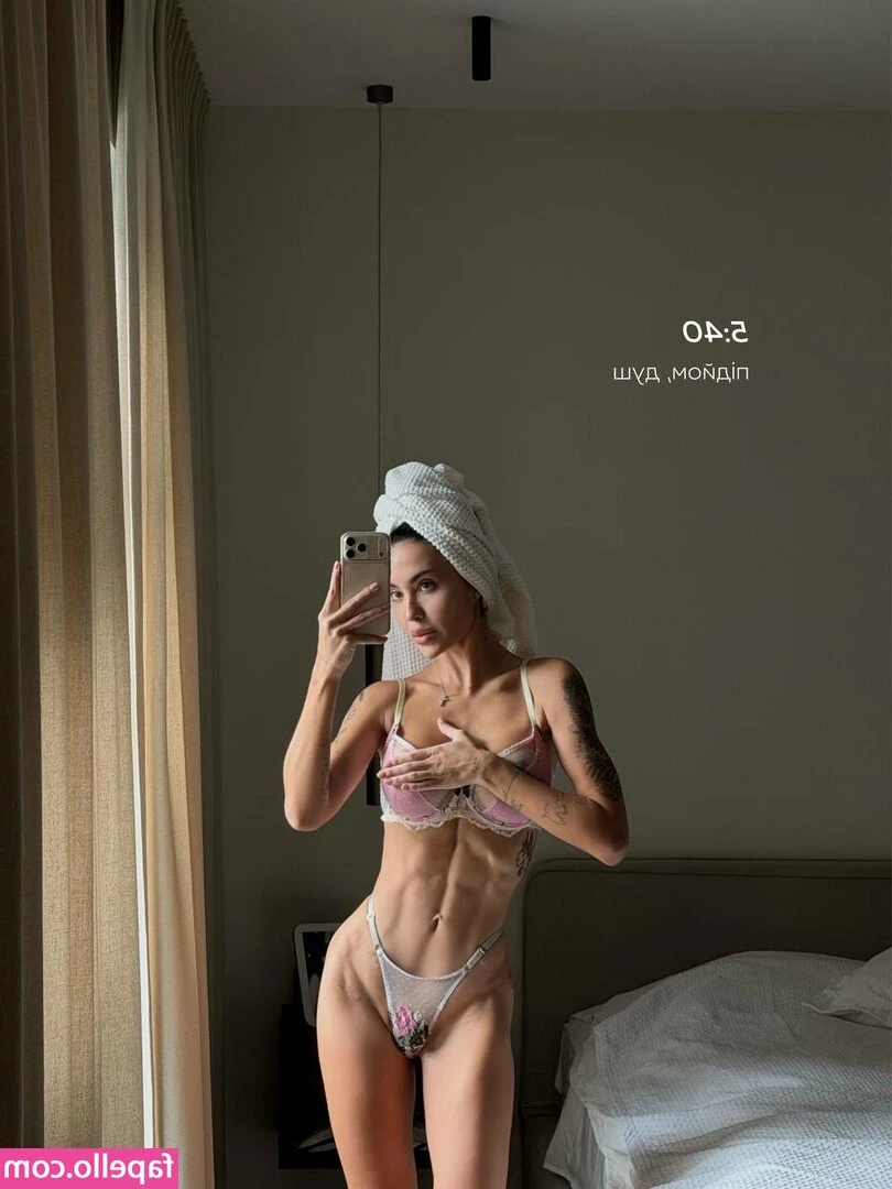 Yulia Rozhkova [ yulia-rozhkova ] - Slippery, slidy and creamy! #tasty #lickitalloff