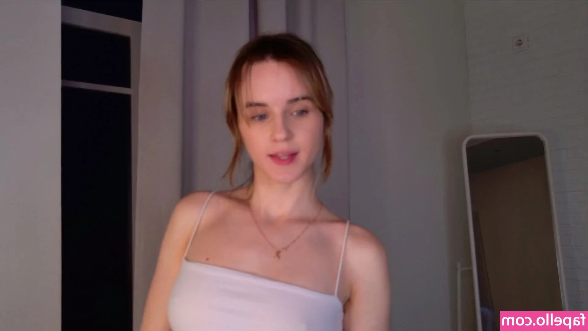 tessa_shy_ [ tessa-shy ] - Taking random pics with my girl cock out 🍆 😜