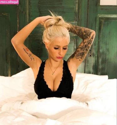 Carina Spack [ carina-spack ] - Fully nude Friday morning 👏🏼😈😜