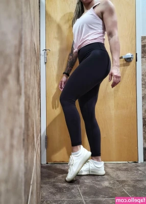 Katerina - Will you fill me with cum until it’s leaking down my leg? 💦