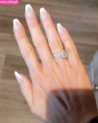 Katerina - 🇫🇷 Je m'apprête à sortir et te fais profiter de ma tenue 😜