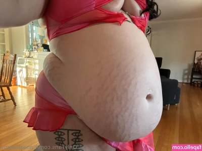 tianastummy [ tianastummy-13 ] - I m editing a video and god damn my dick looks huge here   Happy