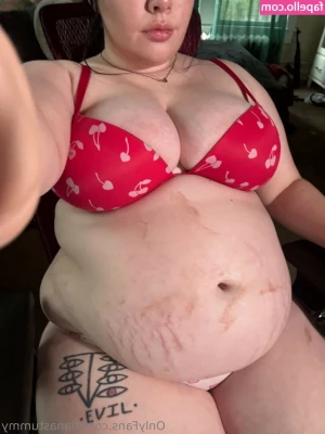 tianastummy [ tianastummy-13 ] - Can't wait to take this off 🥵 HMU babe