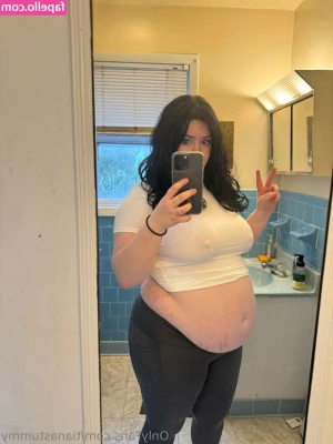 tianastummy [ tianastummy-13 ] - Doing Skype shows tomorrow! DM to book one! 💋
