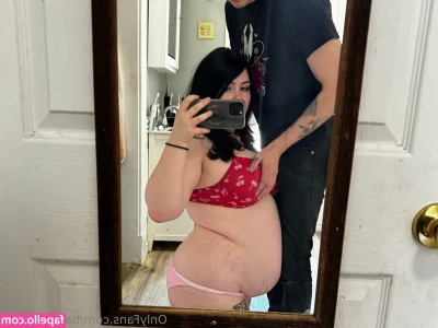 tianastummy [ tianastummy-13 ] - Went outside and graced the world with some humps. 😇