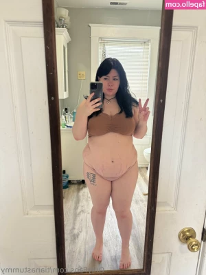tianastummy [ tianastummy-13 ] - Why does travel always get me so damn horny