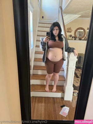 tianastummy [ tianastummy-13 ] - She love playing with her hairy pussy and making it squirt