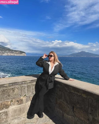 blondiiie_rose [ blondiiie-rose ] - Happy Sunday peeps!  https://onlyfans.com/238347418/tinytoni