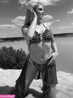 Larissa Sola [ larissa-sola ] - give me a morning creampie 😍💦