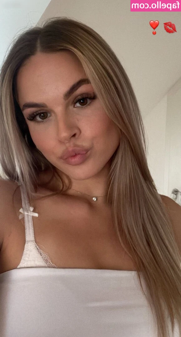 Larissa Sola [ larissa-sola ] - The queen of the ocean 💦😍