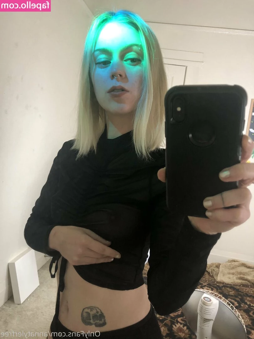 migifree - Wake up  amp  cum with me   NEW masturbate  amp  cum video  COMMENT a
