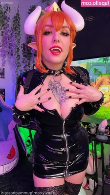 gummyghostgirl - Companies are loving the bush..so she is STAYING!✨
