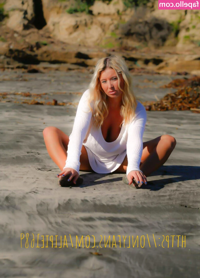 Ali Rhoades [ ali-rhoades ] - Are you gonna be my submissive toy today? Show me on a videocall,