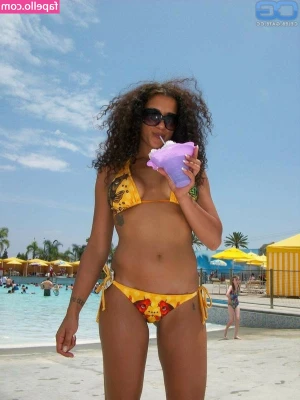 Nadja Benaissa [ nadja-benaissa ] - Do my boobs look bigger