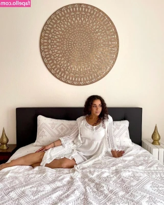 Nadja Benaissa [ nadja-benaissa ] - On my way to sit on your face!