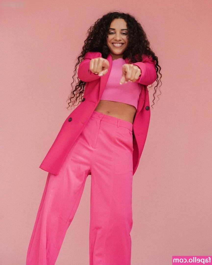 Nadja Benaissa [ nadja-benaissa ] - In the mood to top a whiny little sub today. On your knees, pet💕