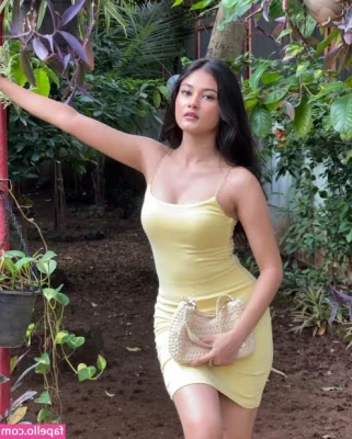 Aayushi Verma [ aayushi-verma ] - Guess who's baaaaaaack! It's me taking nude selfies in front of my