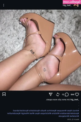 _feet_girl [ feet-girl ] - Friday night without kids 🎉 I think we all know what that means