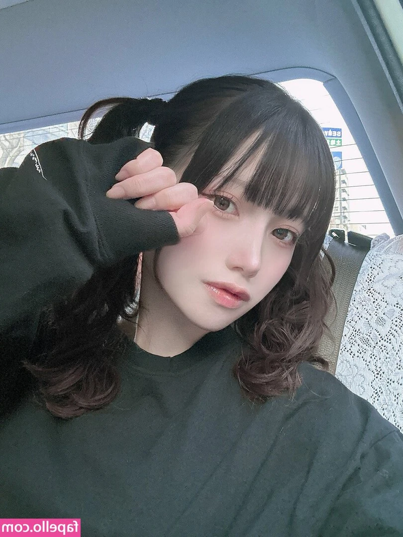 Akase Akari [ akase-akari ] - Did you check your DMs today baby?? 🙈 I’ve got a little