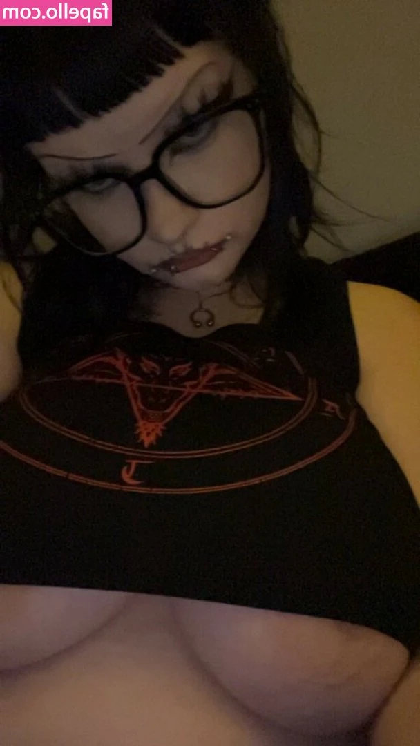 tyrannicaldecay - I tried rubbing the two patterns, pantyhose ver. and panty ver. , 100