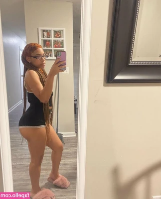 Mya Queen [ mya-queen-3 ] - Go to your messages and spend your money on me 😏