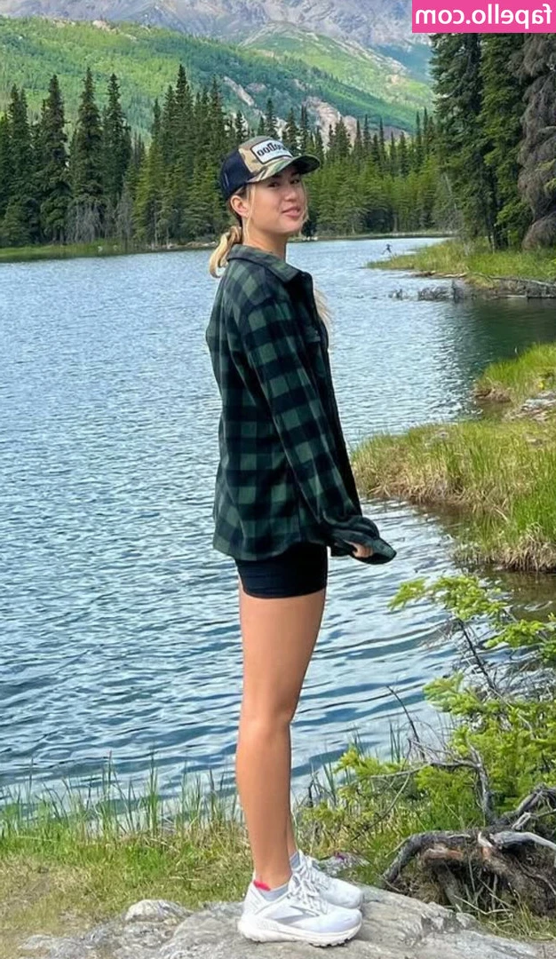 JaysSpying - Loving the 🌨️ who wants to play in it with me? Show just how