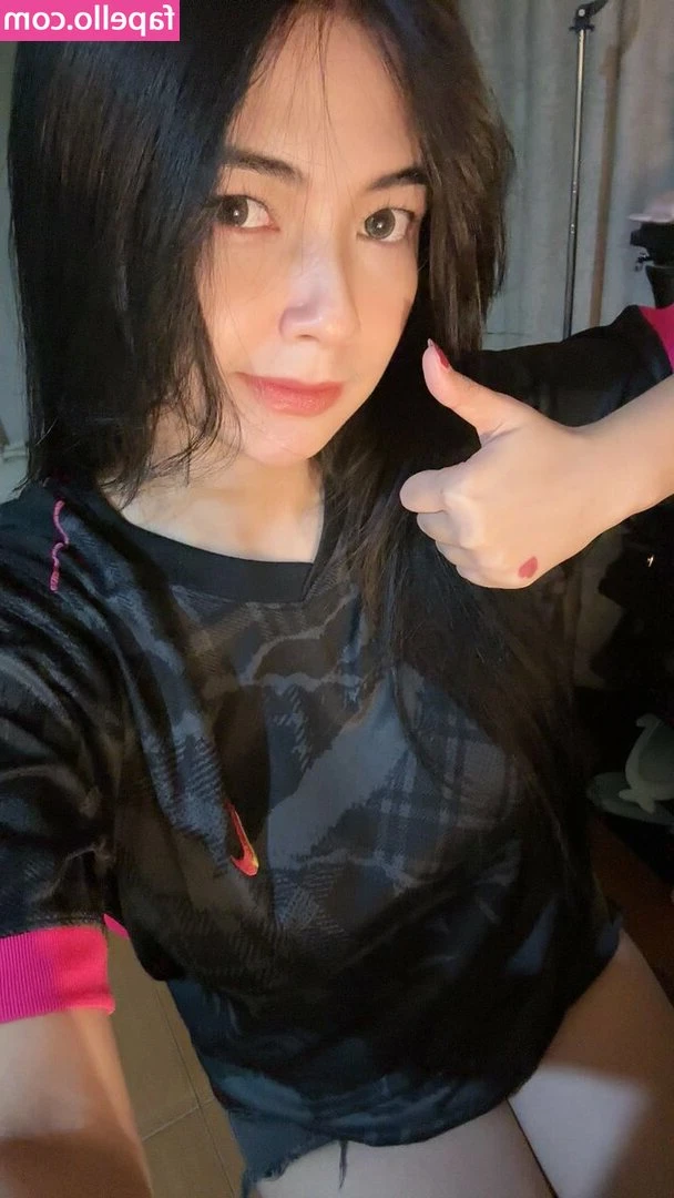 Malca Inim [ malca-inim ] - What should a girl wear to get you horny? 🥵
