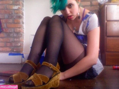 Molly Soda [ molly-soda ] - Spoil yourself this XXXMAS and sub @fatmilkymomma69