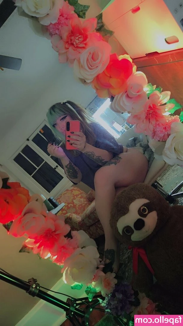 SugarBeanxo - Mmmm another cream pie?!? I’m on a roll. This ones really deep in