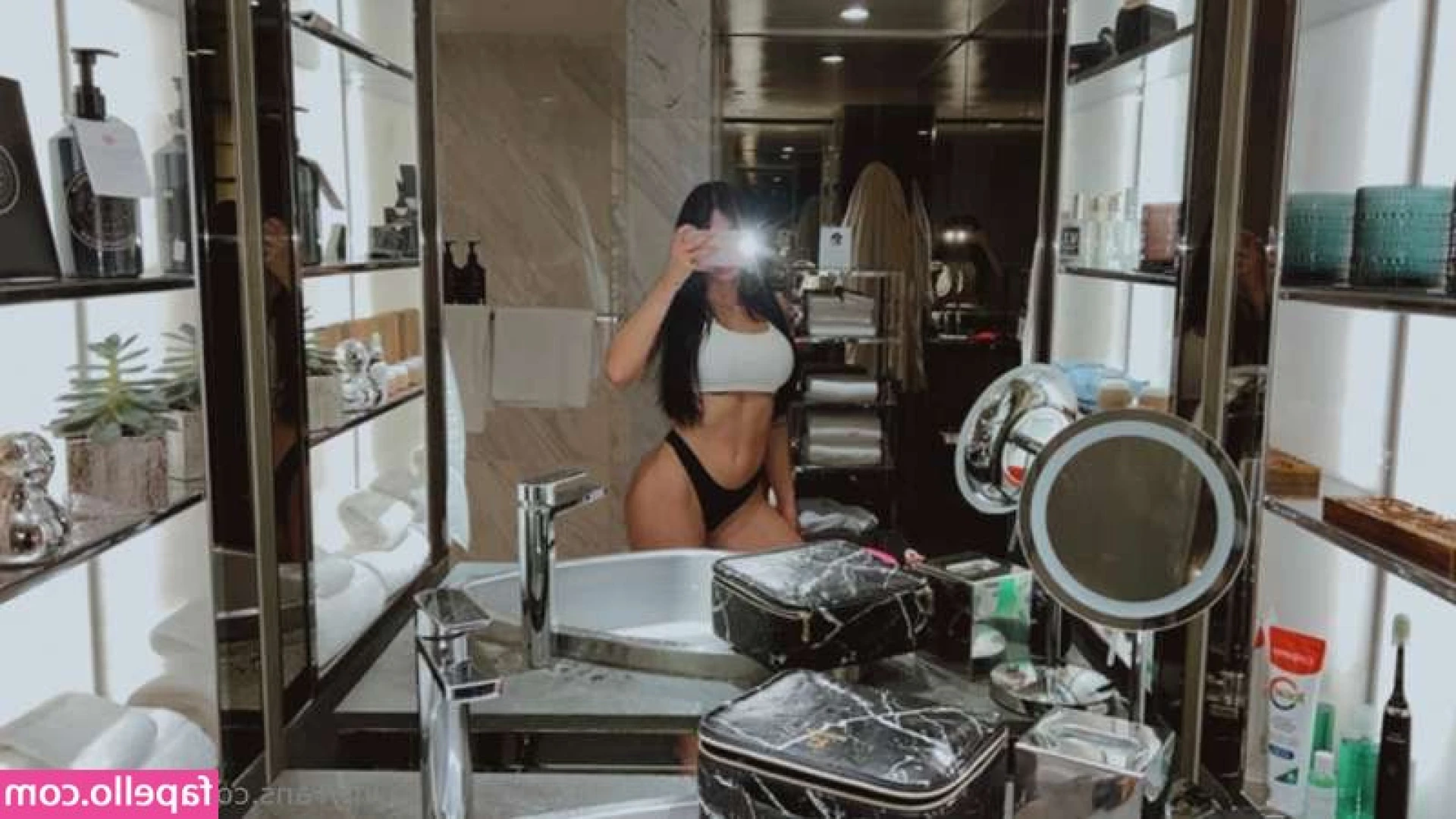 Duda Castro [ duda-castro ] - I have a huge crush on someone so I'm extra fucking horny lately lol.
