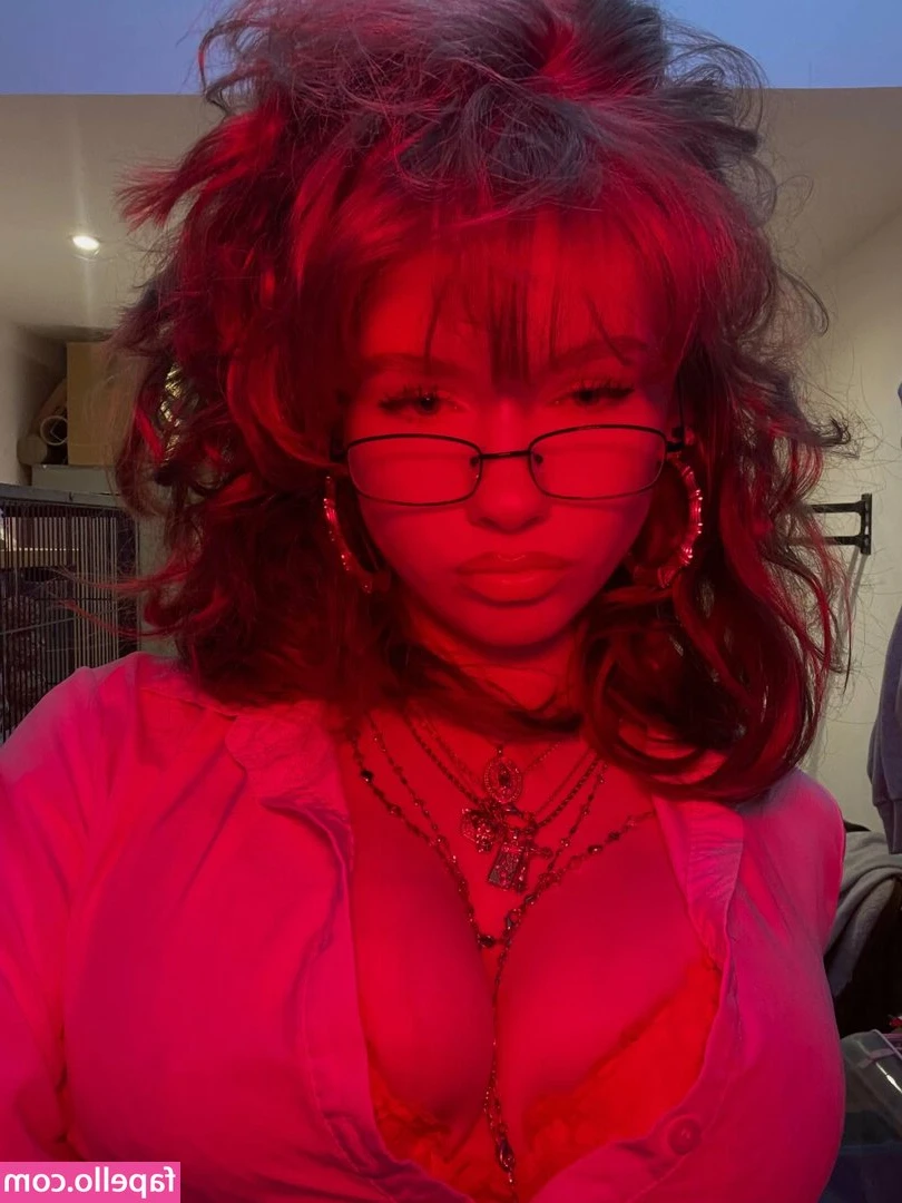 .Spicyfeet [ spicyfeet ] - My ass looks better with a toy in it 💎