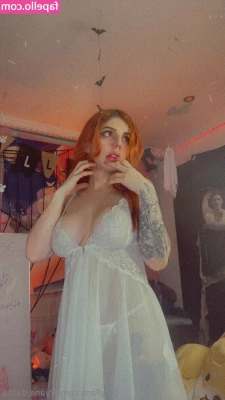 little_ary [ little-ary ] - Do y’all prefer bald pussy or hairy pussy?