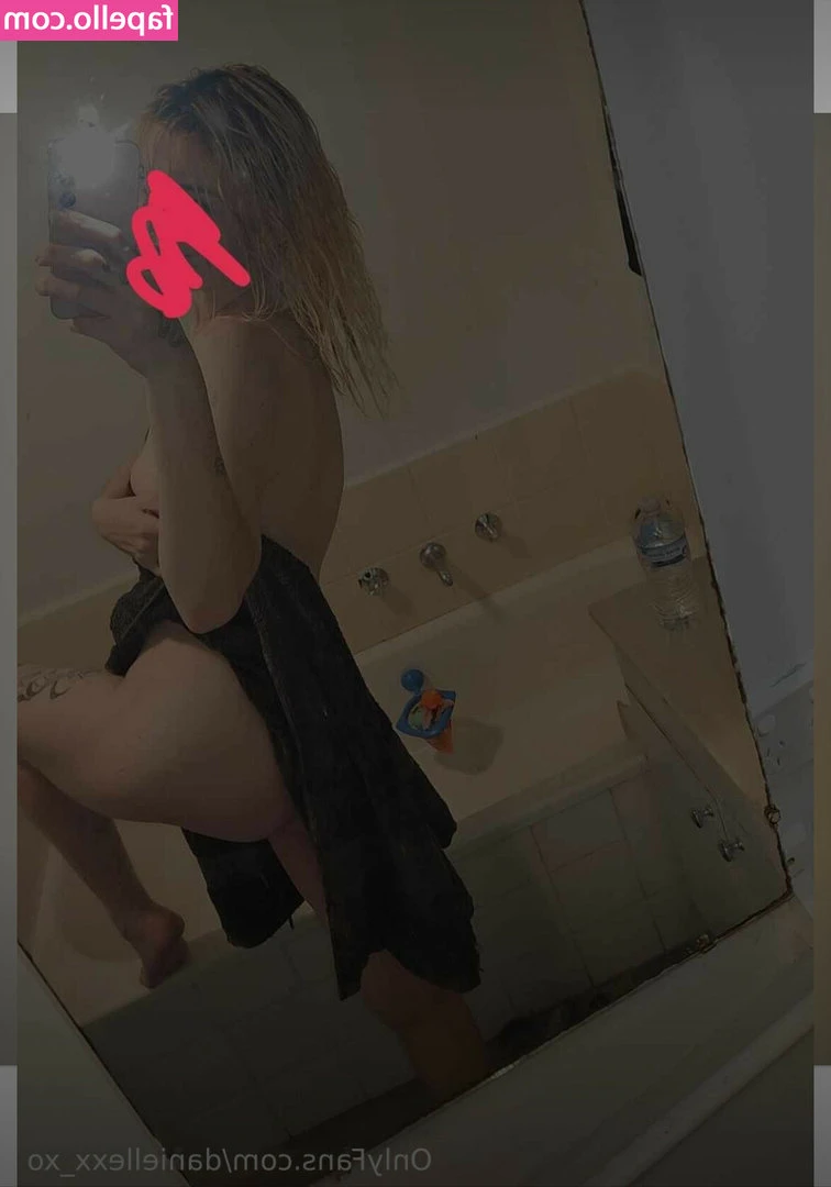 daniellexx_xo [ daniellexx-xo ] - Dinner in bed anyone?