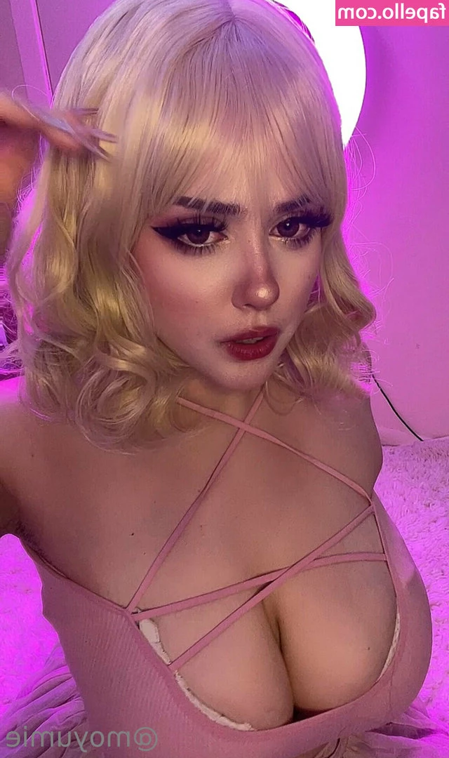moyufree - beach babes 👩‍❤️‍💋‍👩