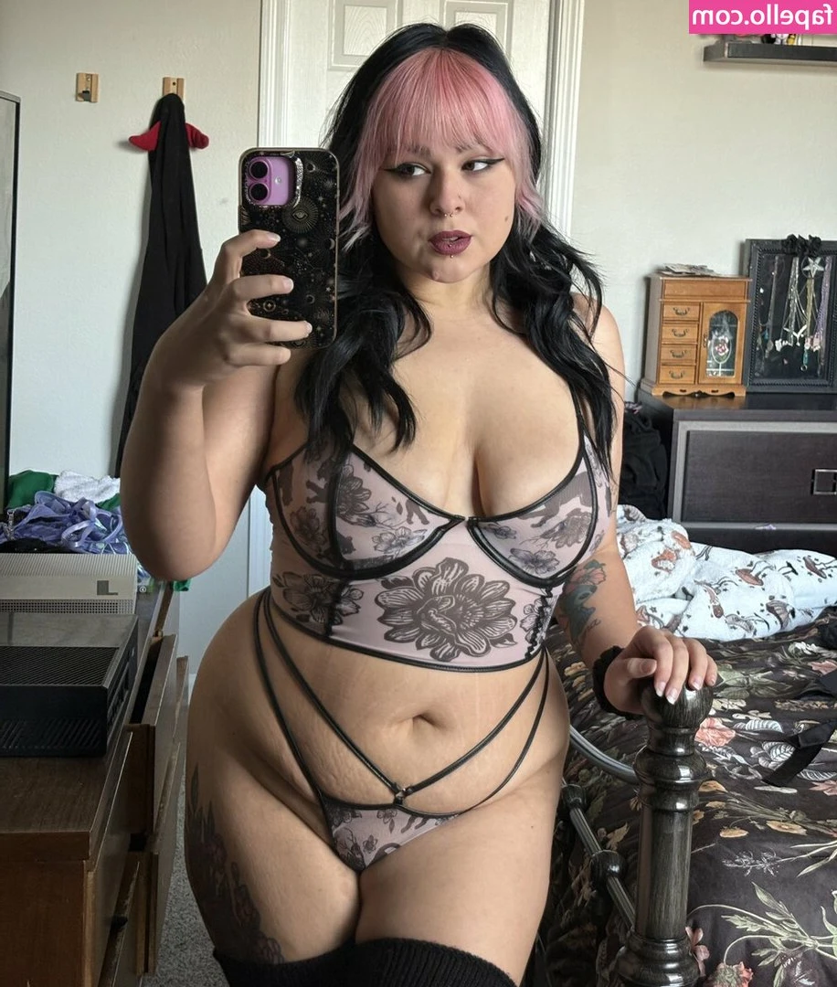 Jasminerosesins - 🇺🇸Do you like my new black bikini? Would you like a video