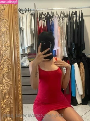 vanessa_paris [ vanessa-paris ] - I got horny today and Chris wasn t home  My new toys definitely did
