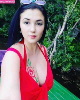 Ekaterina Z [ ekaterina-z ] - Bit of role play today! 🥰 You are taking some sexy photos of me