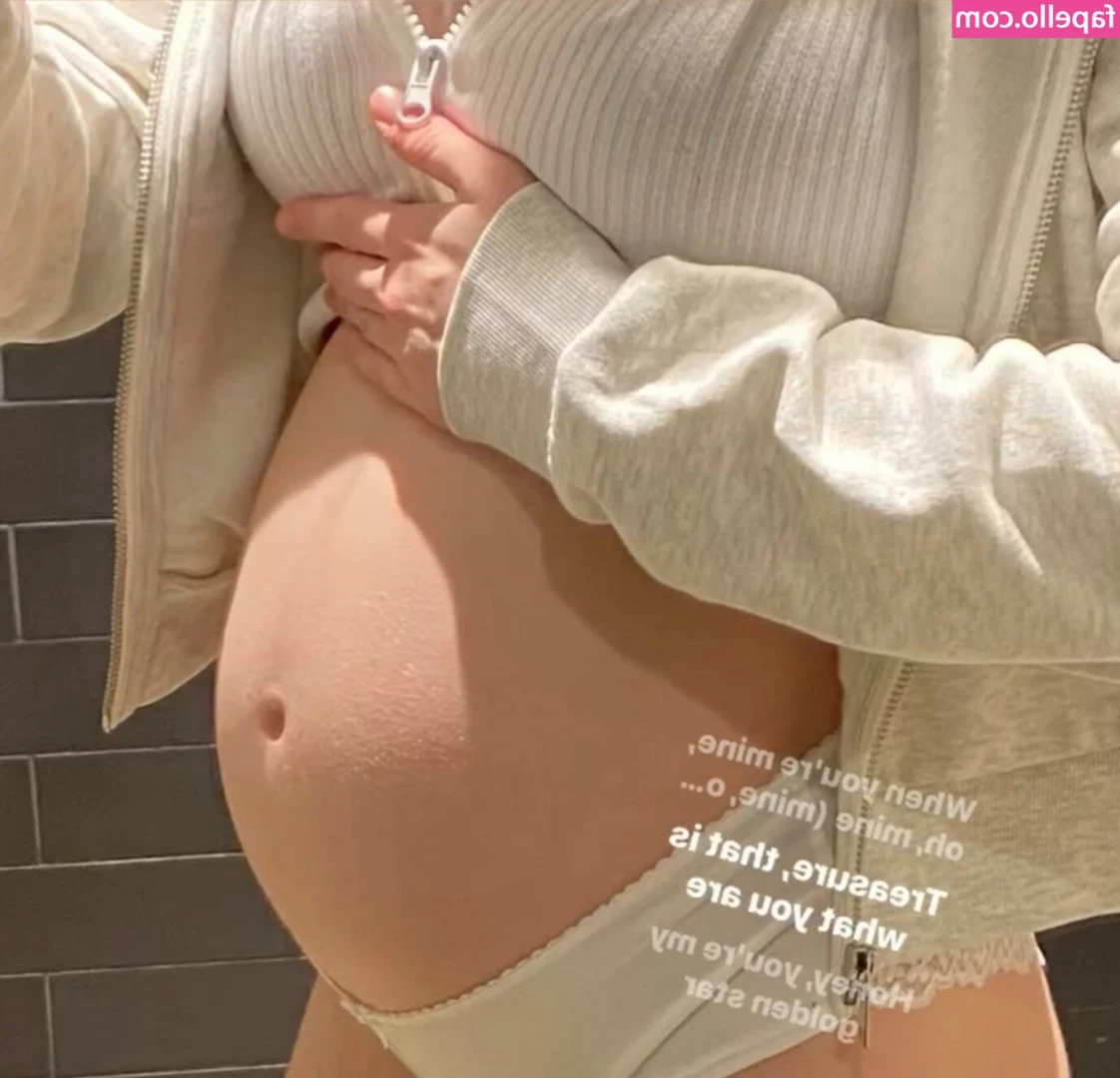 ttxra_0x0_ [ ttxra-0x0 ] - Hand in panties 👀