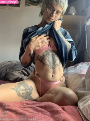 somesweetfruits - One of my favorite morning activities is watching Bbygirl get ready
