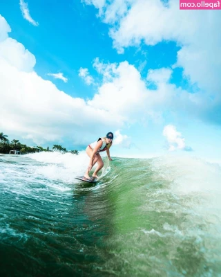 Lindsey Vonn [ lindsey-vonn ] - i'm lucky i'm so flexible because it helps me get a good close shave